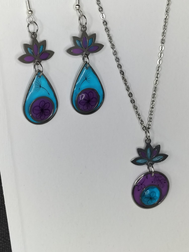 Parure boucles d&#039;oreilles et pendentif turquoise et violet 