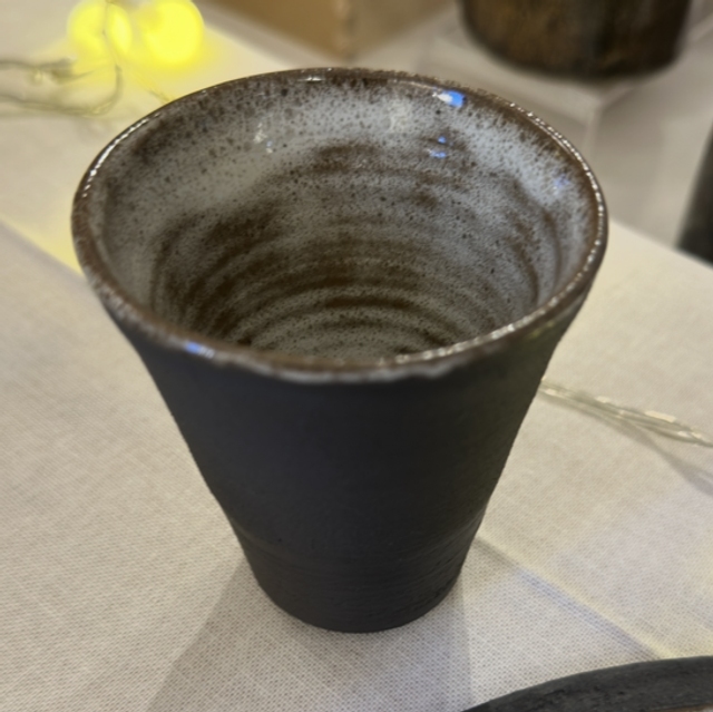 Tasse noire et blanche 02