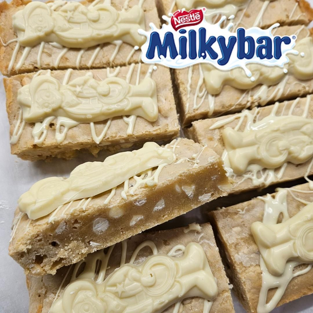 Milkybar Blondie Slice 