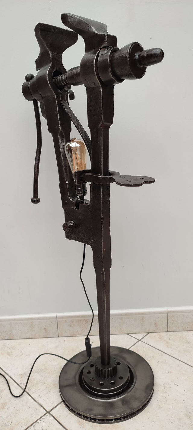 demi lampadaire etau