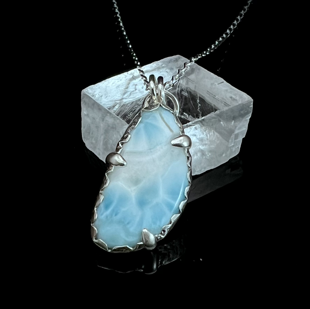 Colgante de Plata artesanal con Larimar