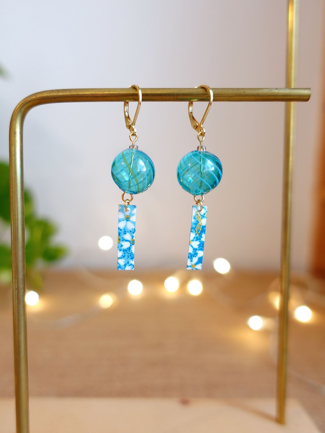 Carillon japonais / Clochette à vent / Fūrin / INOX doré / Boucles d'oreilles papier japonais WASHI / Bijou japonais / Bleu clair, Or /