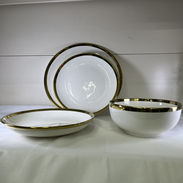 Service de table 24 pièces bordure doré