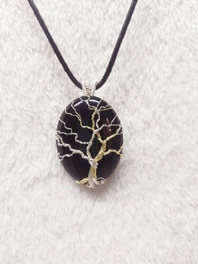 ARBRE DE VIE COULEUR OR SUR ONYX NOIRE