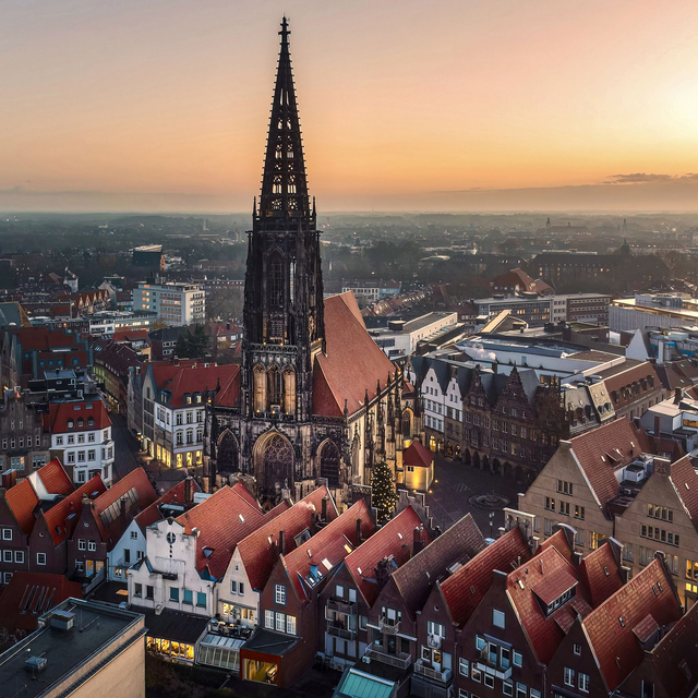 St. Lamberti über den Dächern