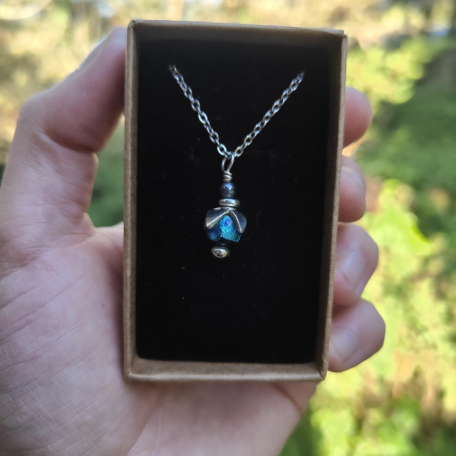 Pendentif &quot;Bourgeon&quot; Vert et Bleu