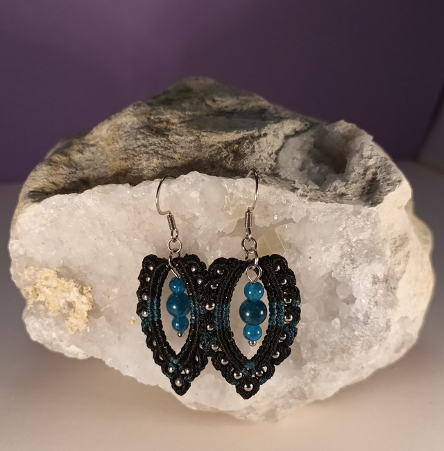 Boucles d&#039;oreilles en apatite bleue