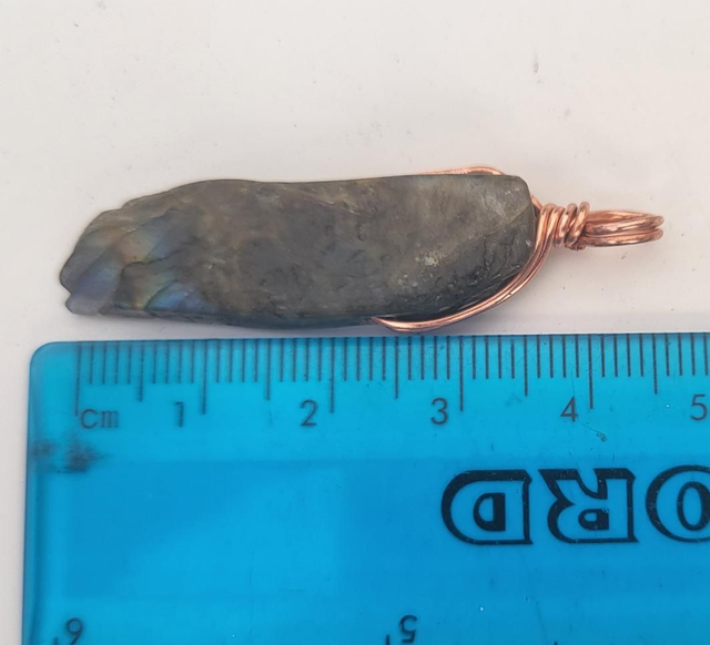 Labradorite pendant - medium