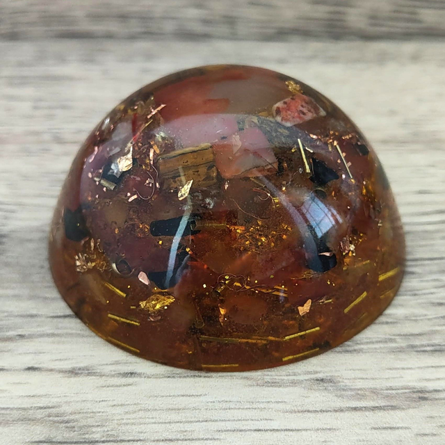 Orgonite demi sphère cornaline 