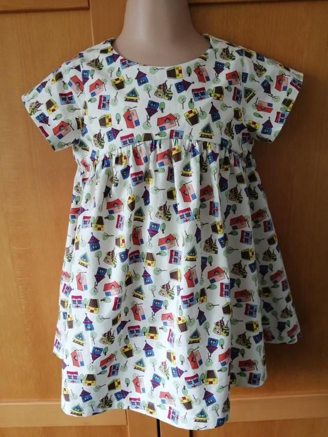 Dress - 18 mth (86 cm).   Small houses