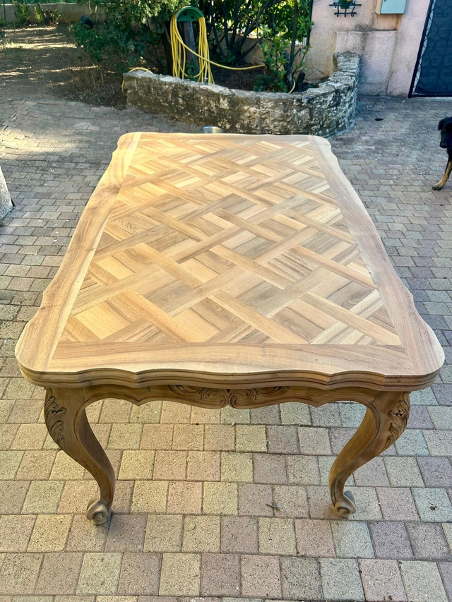 Table en noyer massif - Finition personnalisable