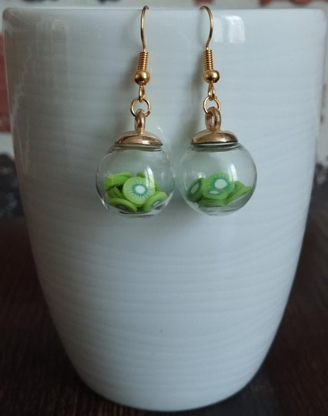 🥝 Boucles d’oreilles en verre – Kiwi miniature à l’intérieur 🥝