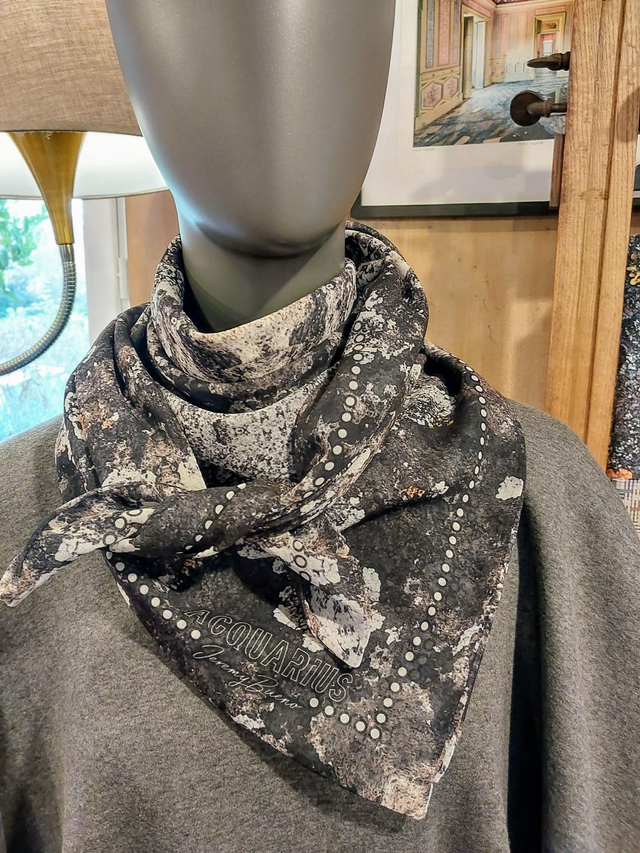 ALALIA noir-blanc. Foulard carré 90cm doublé et réversible.