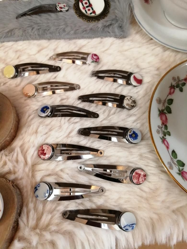 Pince à cheveux en faïence