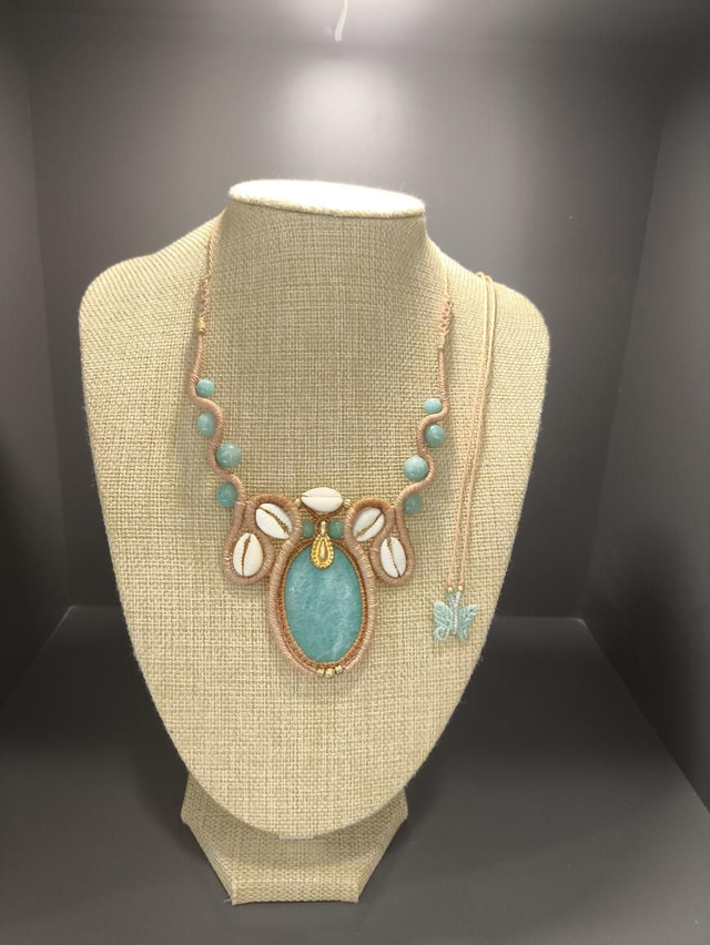 Collier micromacramé amazonite et cauris 