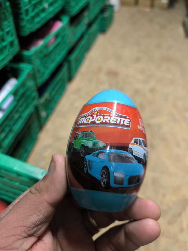 OEUF SURPRISE MAJORETTE 