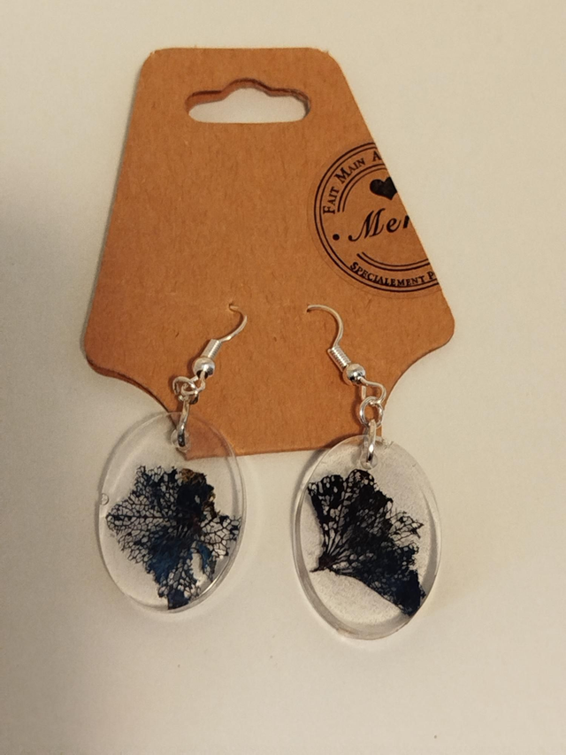 Boucle d'oreille ovale hortensia bleu nuit 