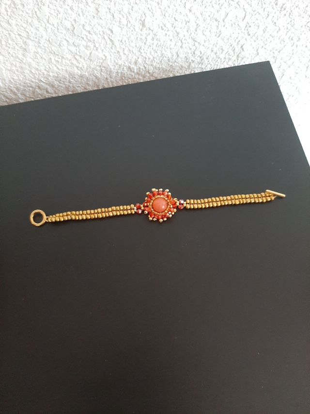 bracelet fleur cristal jaune orange dorée en perle de verre et perle rocaille fermoir OT doré		
