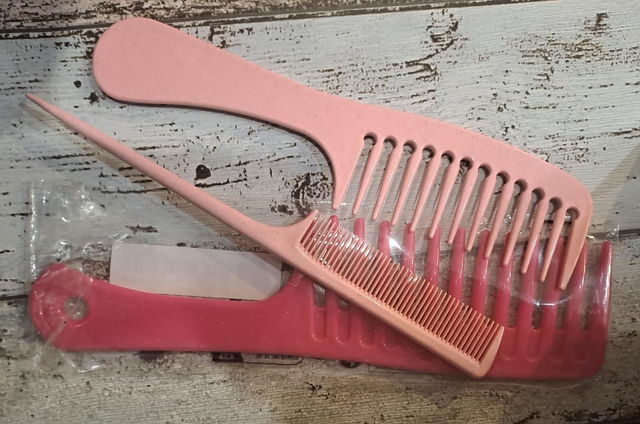 Peigne ou demeloir, peigne à queue