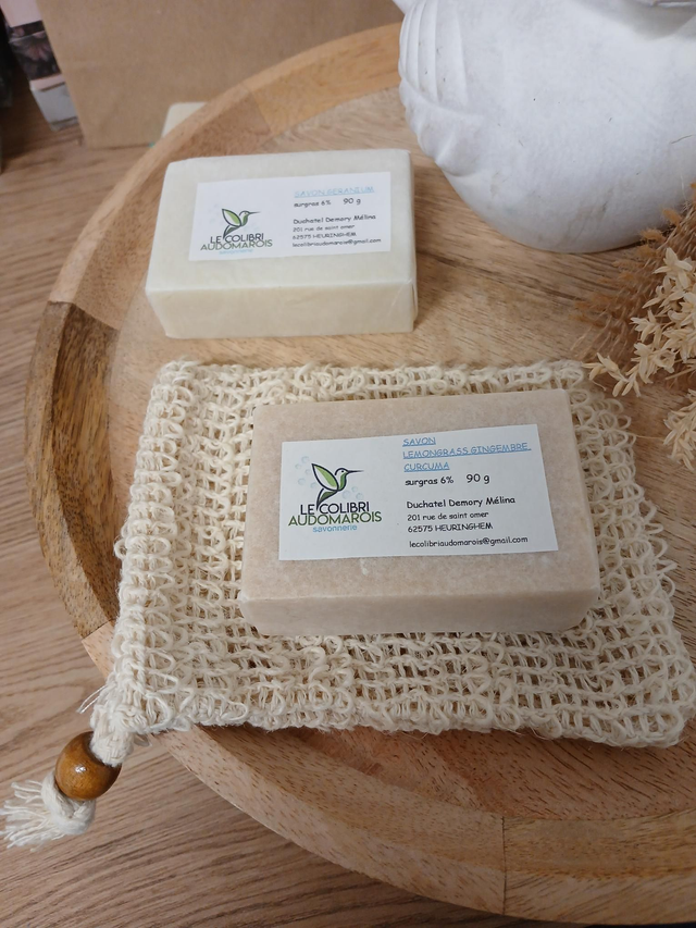 Savon 90 g + filet sisal parfum au choix : géranium, lemongrass gingembre curcuma, miel de tilleul, doux,pavot patchouli 