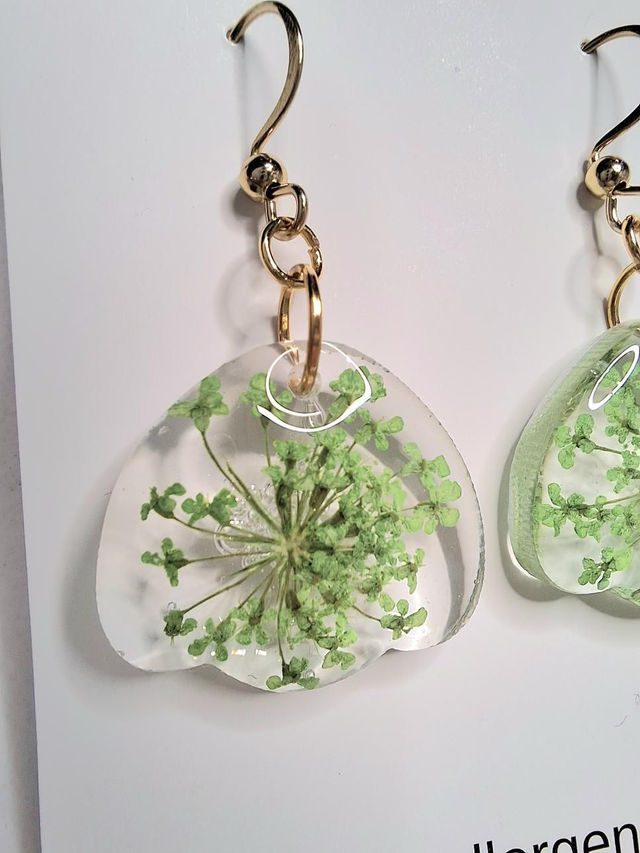 Starburst floral resin dangle earrings