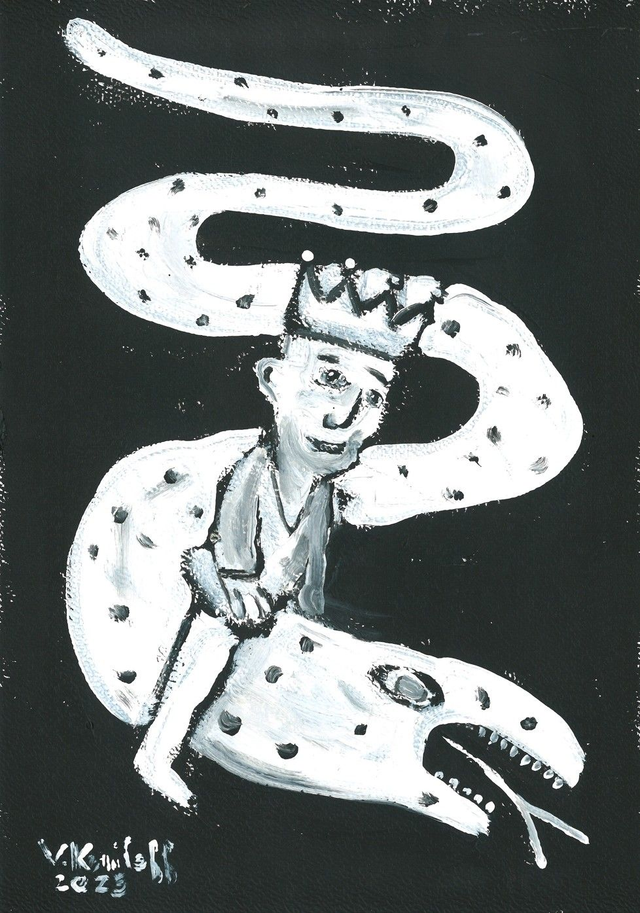 Au sommet de la tête du serpent