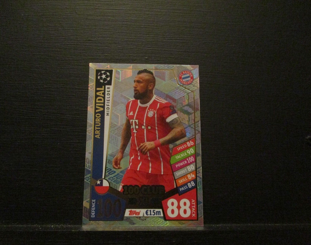 Arturo Vidal - UEFA Champions League Match Attax 2017/18 Original Trading Card #424