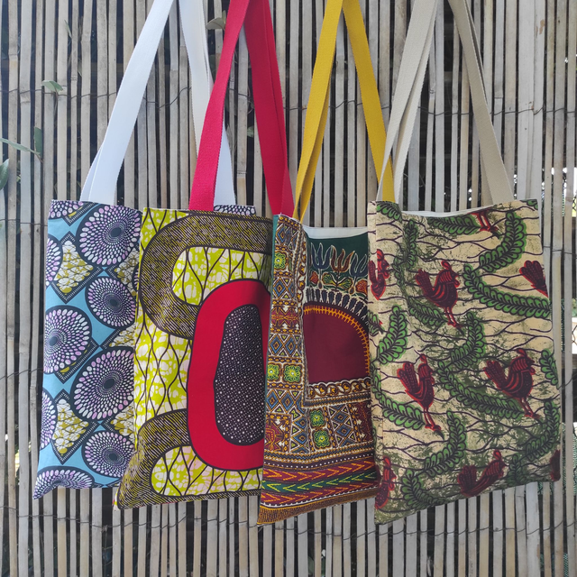 Sac en toile coton wax, doublé avec poche intérieure. Tote bag