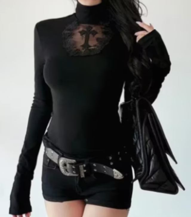 Prachtige zwarte Gothic top / shirt met kruis
