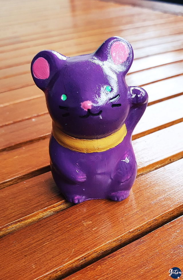 Statuette souris peinte violette
