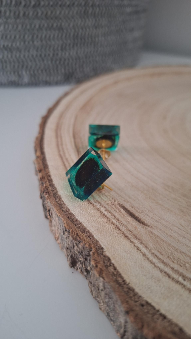 Puces d'oreilles carré vert