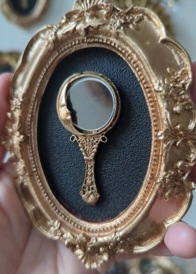 Cadre baroque doré miroir lune