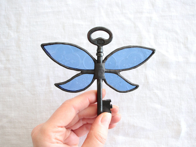 🗝️ Clé volante féerique "Mélusine" en vitrail