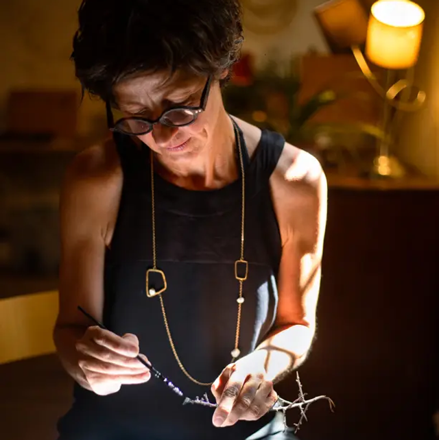 Boucles d’oreilles courtes « Herbes folles » / Cécile Vitrant