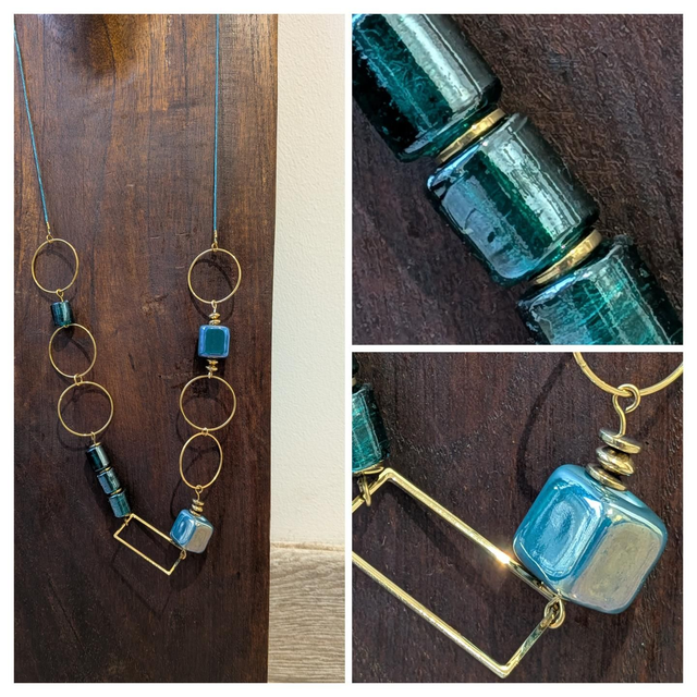 Sautoir céramique et verre" bleu paon"  acier inoxydable doré monté sur fil de lin réglable,- pièce unique 