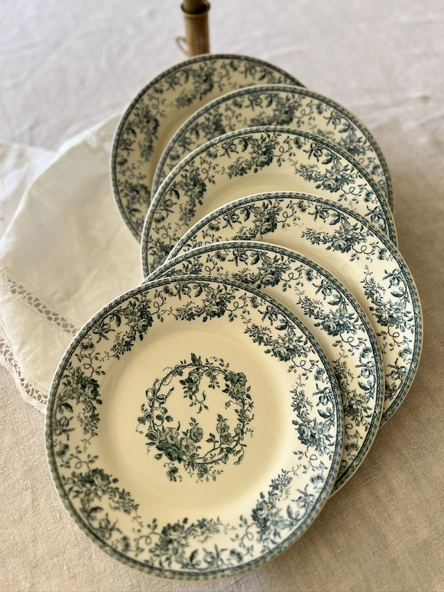 BOUQUETS DE ROSES - Suite de 6 assiettes à dessert signées Gien - Terre de Fer