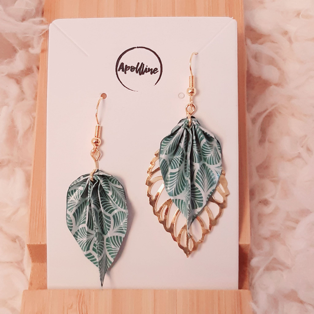 LES DIFFÉRENTES – boucles d&#039;oreilles asymétriques en origami
