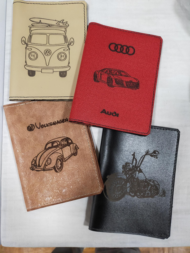 Porte-carte grise en cuir personnalisable 