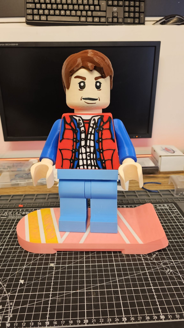 Figurine Marty McFly &amp; Hoverboard – Retour vers le futur