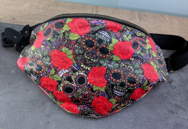 Sac banane grand modèle velours skull