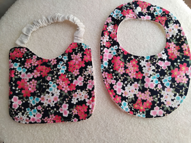 Bavoir bébé FLEURS DE CERISIER