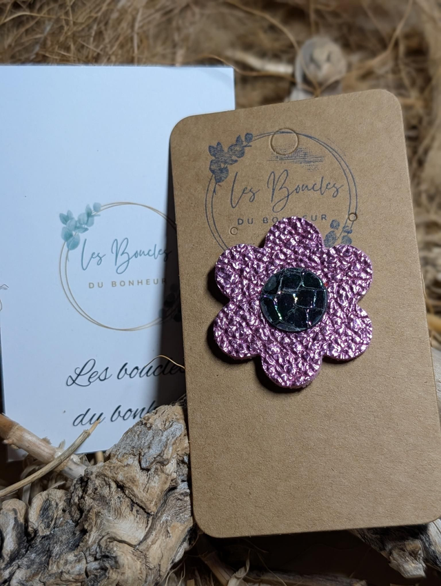 Broche aimanté Fleur rétro rose 