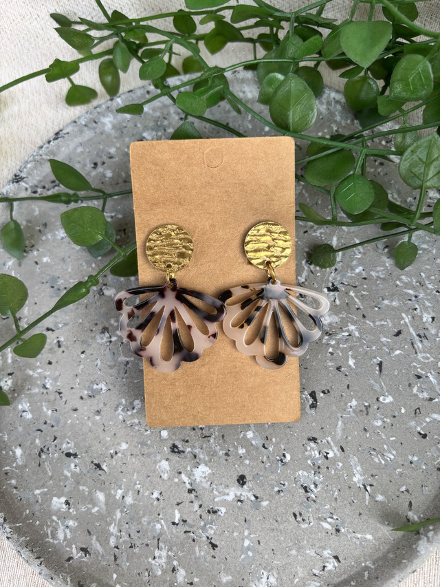 Boucles d’oreilles fantaisie marron et dorée 