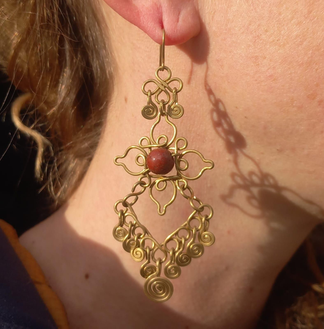 Boucles Laiton fleur &amp; jaspe rouge