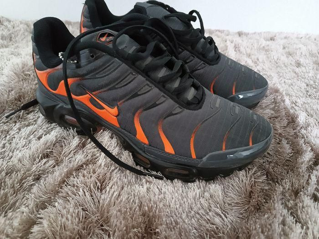  Tn noir et orange pour enfant- Pointure 40