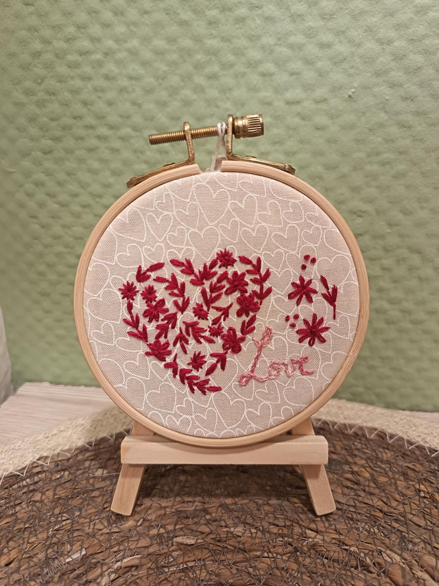Tambour brodé Love et coeur rouge