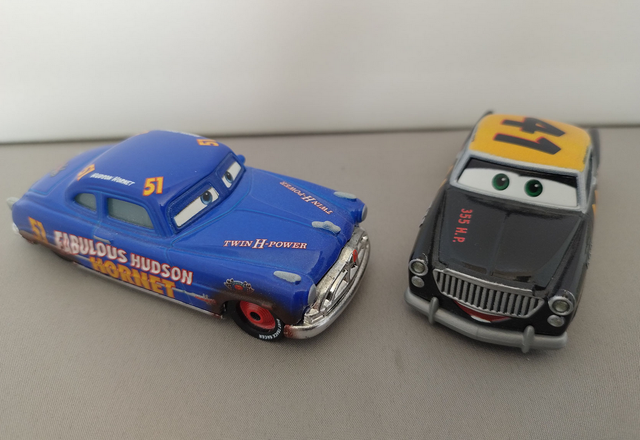 Disney Pixar Cars 3 - Dirt Track Fabulous Hudson Hornet & Clovis Rider