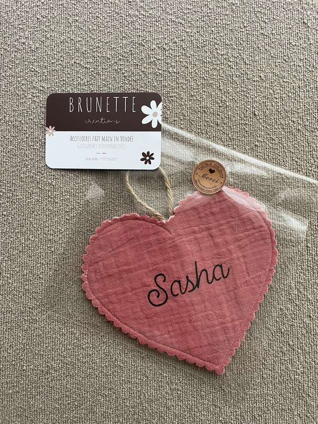 Cœur personnalisé en tissus. Décoration murale avec prénom/mot