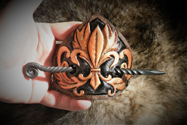Barrette à pic médiévale fleur de Lys