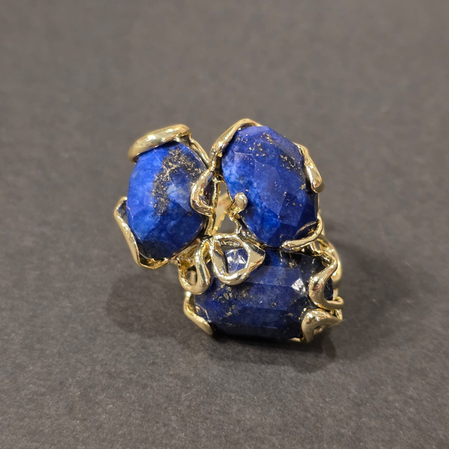 Anello in filo di bronzo placcato oro 24k, con Lapis Lazuli 